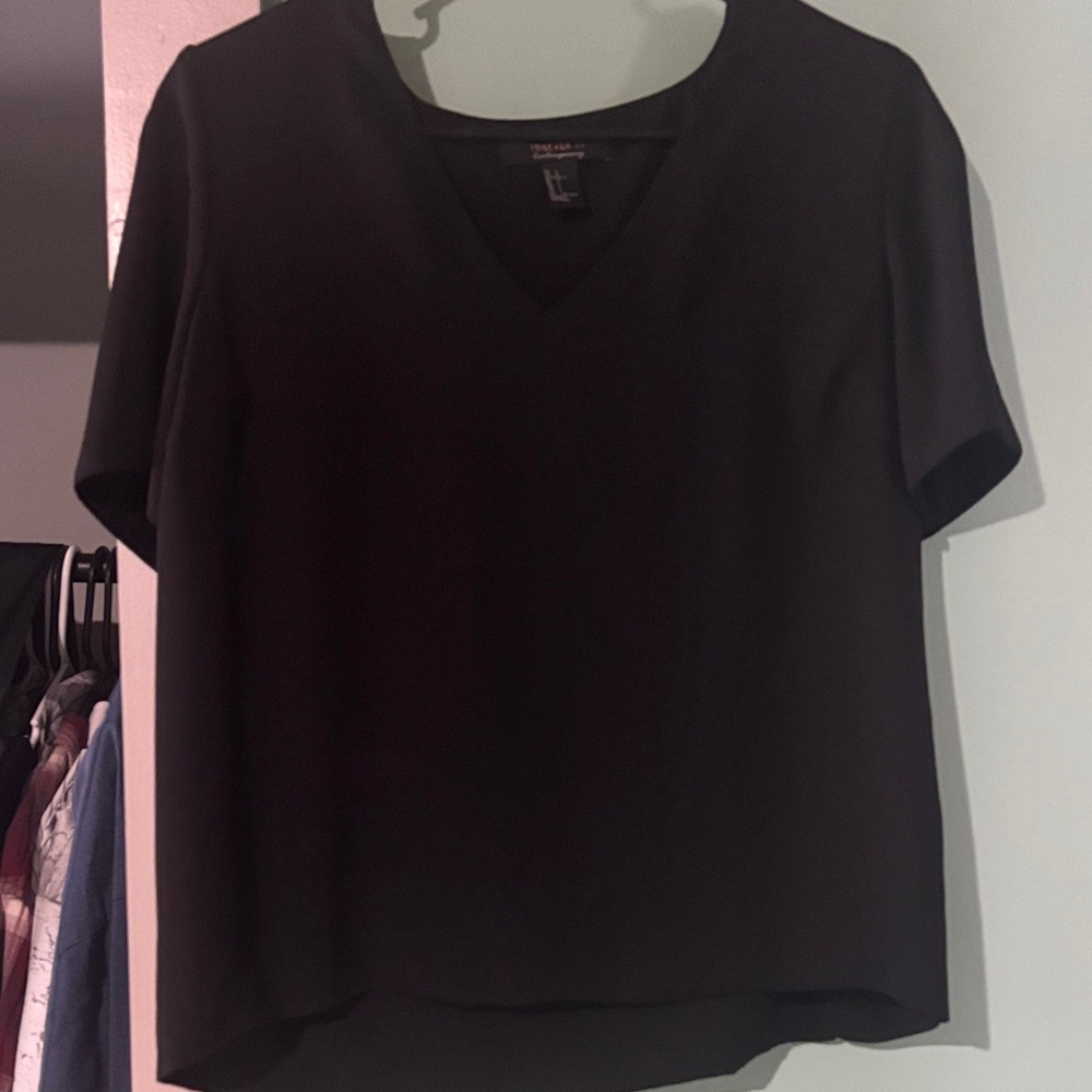 Forever 21 Black Short Sleeve V-Neck Top